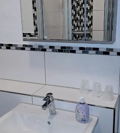 Zentral Und Ruhig In Auerbach (Vogtland)